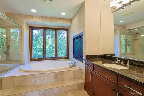 Bath - 4805 Drake Rd, Cincinnati, OH 45243 photo 1 of 7