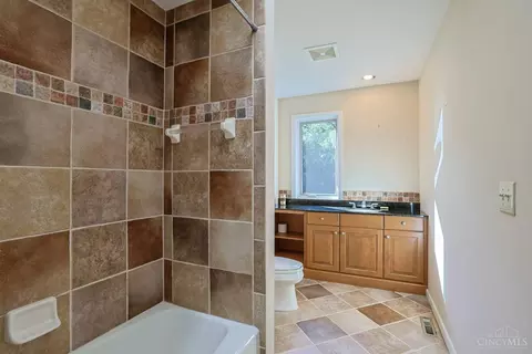 Bath - 4805 Drake Rd, Cincinnati, OH 45243 photo 5 of 7