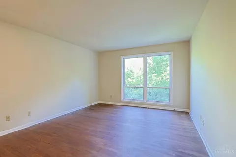 Living - 4805 Drake Rd, Cincinnati, OH 45243 photo 13 of 19