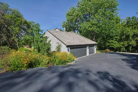 Exterior - 4805 Drake Rd, Cincinnati, OH 45243 photo 22 of 24
