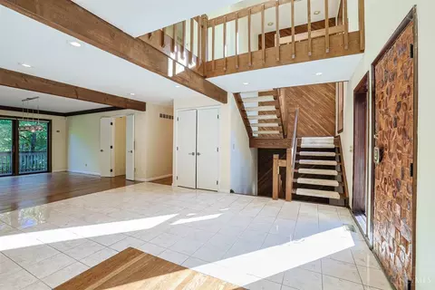 Entry Way - 4805 Drake Rd, Cincinnati, OH 45243 photo 2 of 4