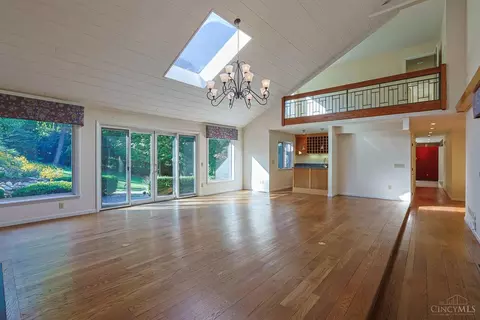 Living - 4805 Drake Rd, Cincinnati, OH 45243 photo 5 of 19