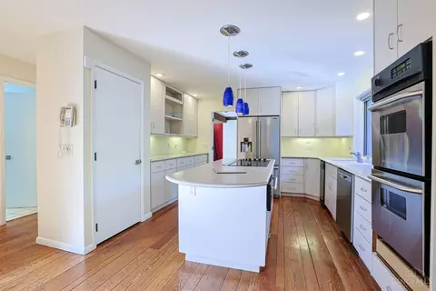 Kitchen - 4805 Drake Rd, Cincinnati, OH 45243 photo 1 of 8