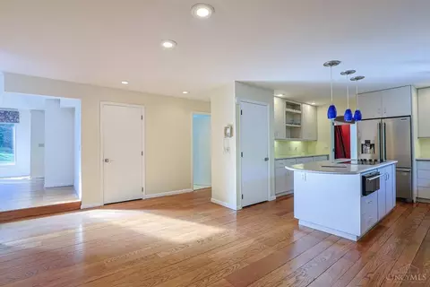 Kitchen - 4805 Drake Rd, Cincinnati, OH 45243 photo 5 of 8