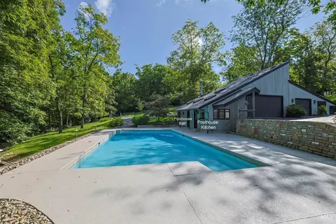 Exterior - 4805 Drake Rd, Cincinnati, OH 45243 photo 14 of 24