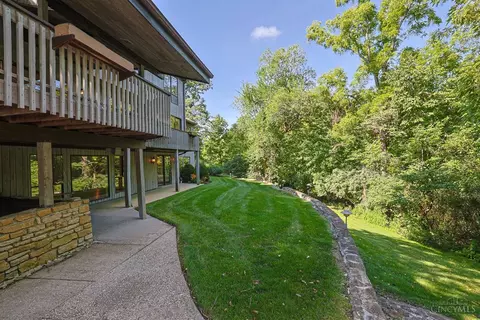 Exterior - 4805 Drake Rd, Cincinnati, OH 45243 photo 9 of 24
