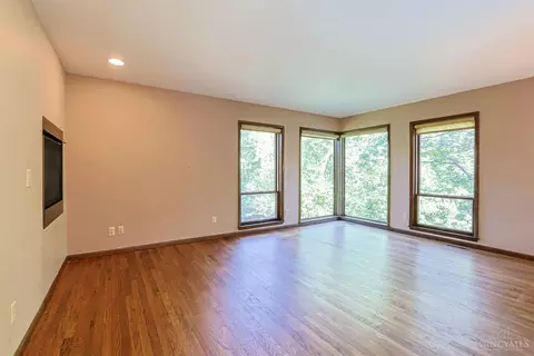 Living - 4805 Drake Rd, Cincinnati, OH 45243 photo 11 of 19