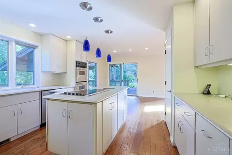 Kitchen - 4805 Drake Rd, Cincinnati, OH 45243 photo 2 of 8