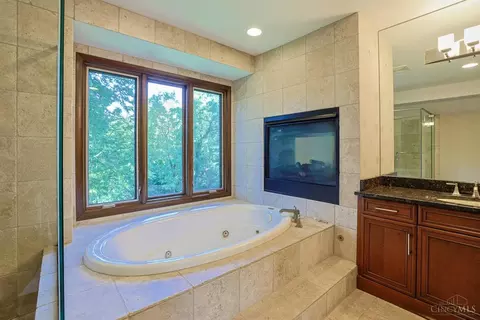 Bath - 4805 Drake Rd, Cincinnati, OH 45243 photo 3 of 7