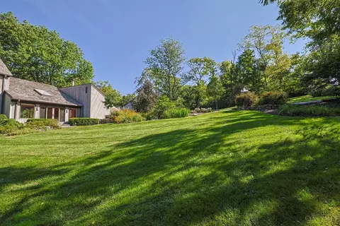 Exterior - 4805 Drake Rd, Cincinnati, OH 45243 photo 8 of 24