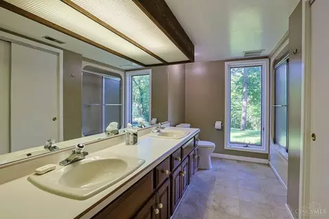 Bath - 4805 Drake Rd, Cincinnati, OH 45243 photo 6 of 7