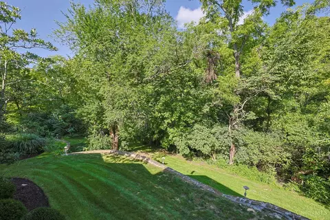 Exterior - 4805 Drake Rd, Cincinnati, OH 45243 photo 17 of 24