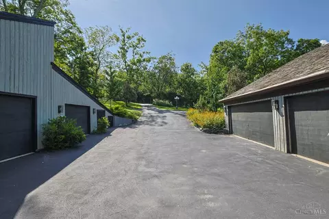Exterior - 4805 Drake Rd, Cincinnati, OH 45243 photo 23 of 24
