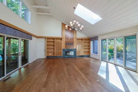 Living - 4805 Drake Rd, Cincinnati, OH 45243 photo 4 of 19