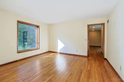 Bedroom - 4805 Drake Rd, Cincinnati, OH 45243 photo 1 of 6