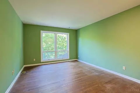 Bedroom - 4805 Drake Rd, Cincinnati, OH 45243 photo 6 of 6