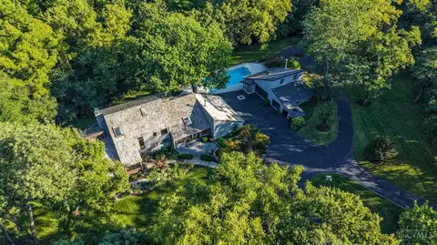View/Area - 4805 Drake Rd, Cincinnati, OH 45243 photo 1 of 4
