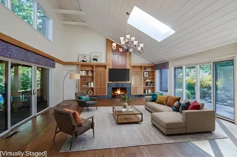 Living - 4805 Drake Rd, Cincinnati, OH 45243 photo 3 of 19