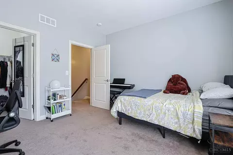 Bedroom - 211 Rochelle St, Cincinnati, OH 45219 photo 2 of 6