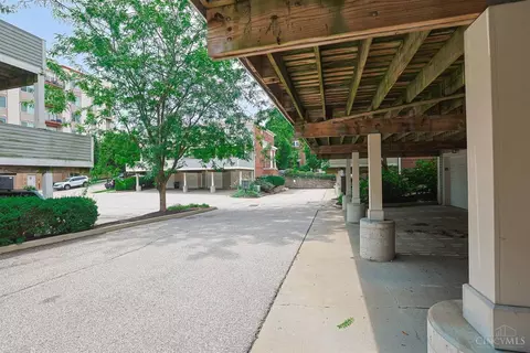 Exterior - 211 Rochelle St, Cincinnati, OH 45219 photo 8 of 9