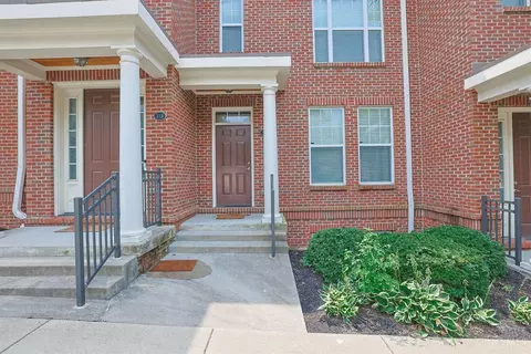 Exterior - 211 Rochelle St, Cincinnati, OH 45219 photo 3 of 9