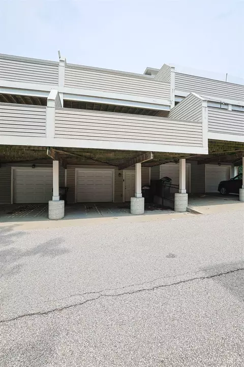 Exterior - 211 Rochelle St, Cincinnati, OH 45219 photo 9 of 9