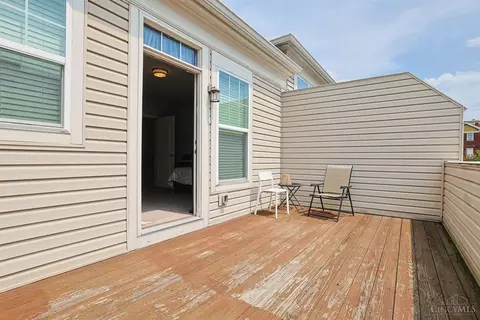Exterior - 211 Rochelle St, Cincinnati, OH 45219 photo 7 of 9