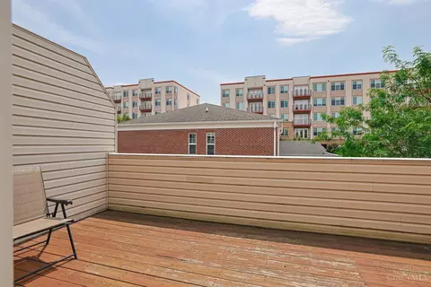 Exterior - 211 Rochelle St, Cincinnati, OH 45219 photo 6 of 9