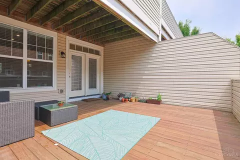 Exterior - 211 Rochelle St, Cincinnati, OH 45219 photo 5 of 9