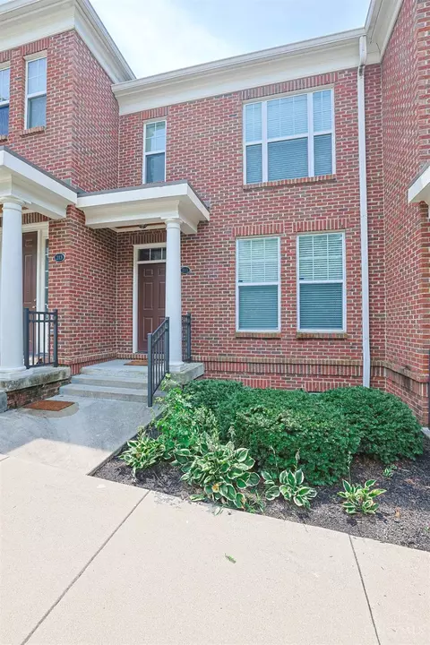 Exterior - 211 Rochelle St, Cincinnati, OH 45219 photo 2 of 9
