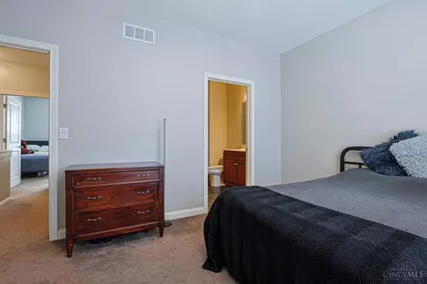 Bedroom - 211 Rochelle St, Cincinnati, OH 45219 photo 5 of 6