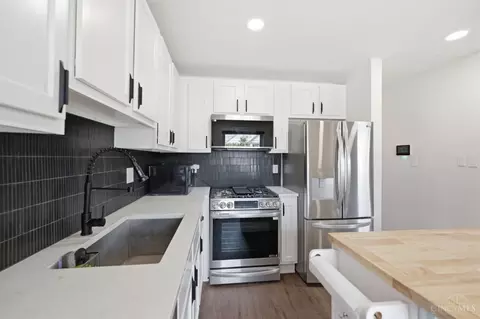 Kitchen - 6925 Windward St, Cincinnati, OH 45227 photo 4 of 5