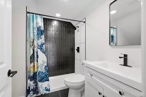 Bath - 6925 Windward St, Cincinnati, OH 45227 photo 3 of 4