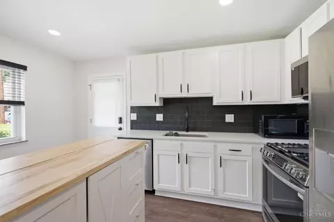 Kitchen - 6925 Windward St, Cincinnati, OH 45227 photo 5 of 5