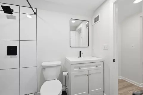 Bath - 6925 Windward St, Cincinnati, OH 45227 photo 4 of 4