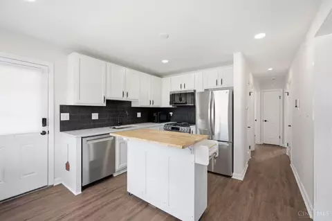 Kitchen - 6925 Windward St, Cincinnati, OH 45227 photo 2 of 5