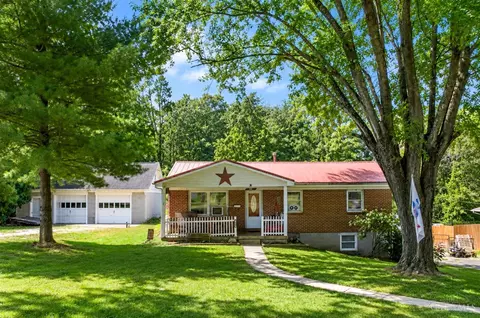 111 Greystone Dr, Hillsboro, OH 45133