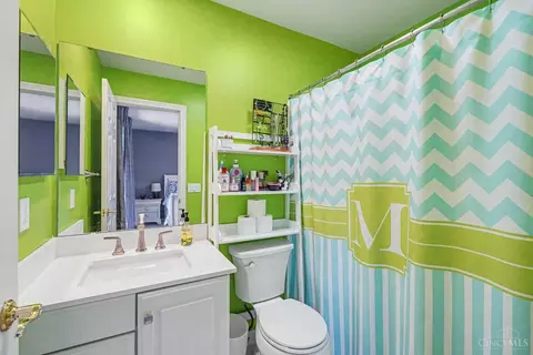 Bath - 579 Ridgestone Dr, Cincinnati, OH 45255 photo 4 of 6