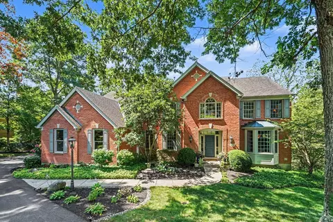 Exterior - 579 Ridgestone Dr, Cincinnati, OH 45255 photo 2 of 8