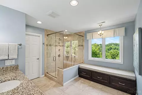 Bath - 579 Ridgestone Dr, Cincinnati, OH 45255 photo 2 of 6