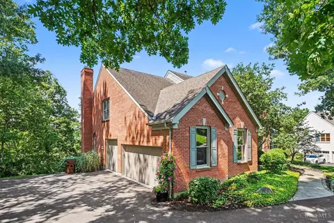 Exterior - 579 Ridgestone Dr, Cincinnati, OH 45255 photo 3 of 8