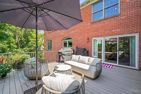 Exterior - 579 Ridgestone Dr, Cincinnati, OH 45255 photo 5 of 8