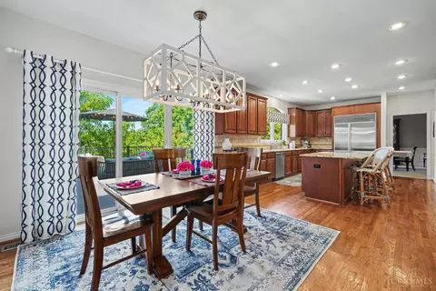 Dining - 579 Ridgestone Dr, Cincinnati, OH 45255 photo 5 of 6