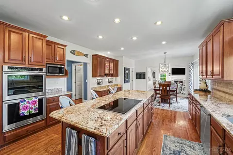 Kitchen - 579 Ridgestone Dr, Cincinnati, OH 45255 photo 3 of 3