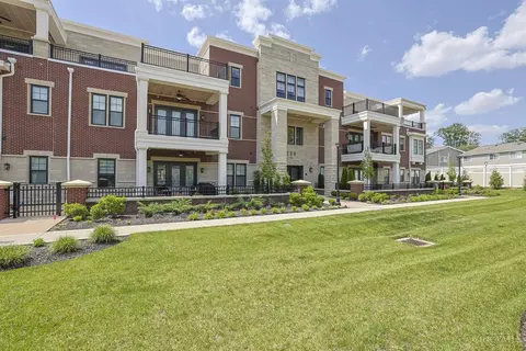 230 Vintage Club Dr, Montgomery, OH 45249
