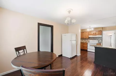 Dining - 4 Gambier Cir, Greenhills, OH 45218 photo 2 of 2