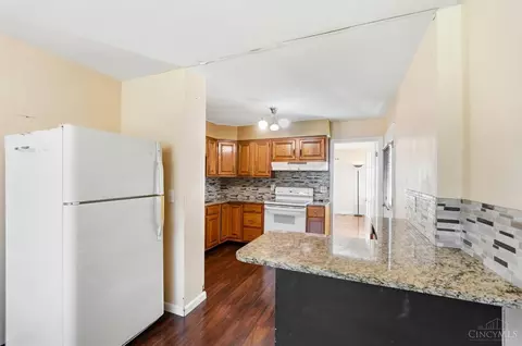 Kitchen - 4 Gambier Cir, Greenhills, OH 45218 photo 1 of 5