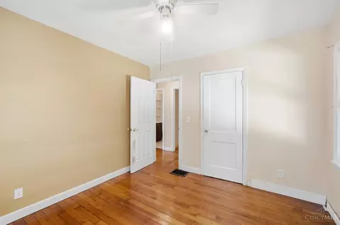 Bedroom - 4 Gambier Cir, Greenhills, OH 45218 photo 6 of 10