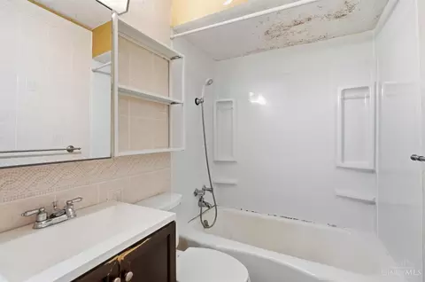 Bath - 4 Gambier Cir, Greenhills, OH 45218 photo 3 of 3
