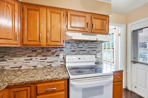 Kitchen - 4 Gambier Cir, Greenhills, OH 45218 photo 5 of 5